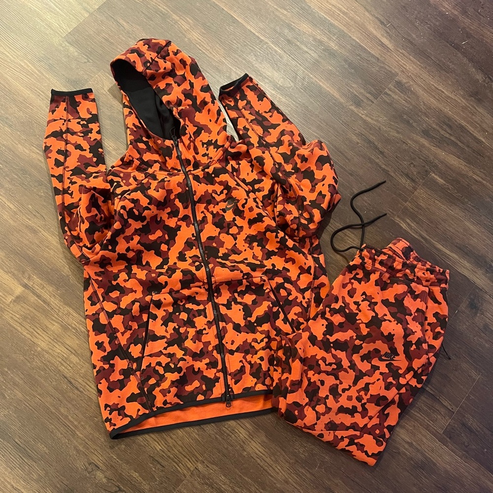 Nike tech suit set